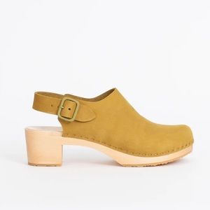 Bryr Daphne Block Heel Clog